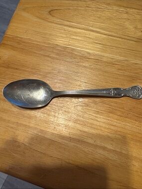 1951 original Rogers WM Rogers manufacturer teaspoon Spoon - Silver